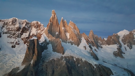 Grupa Cerro Torre i Aguja Standhardt, trzeci wierzchołek grupy Grupa Cerro Torre i Aguja Standhardt, trzeci wierzchołek grupy
